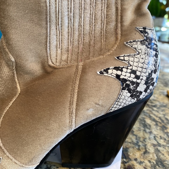 EGO Official Cape Robbin Kelsey Cowboy Snake and Velour Bootie Size 8 - Picture 5 of 5